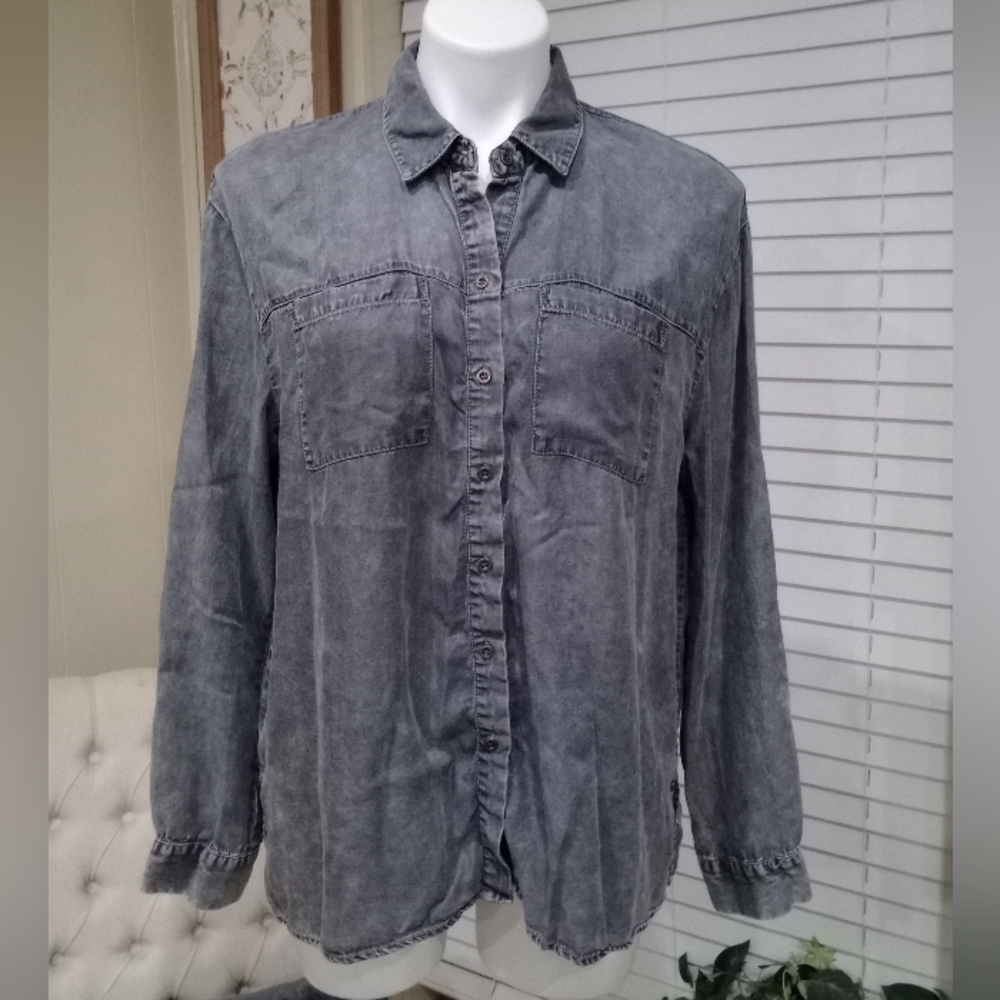 Jane And Delancey Women's Acid Wash Gray Collared Long Sleeve Button Down Shirt